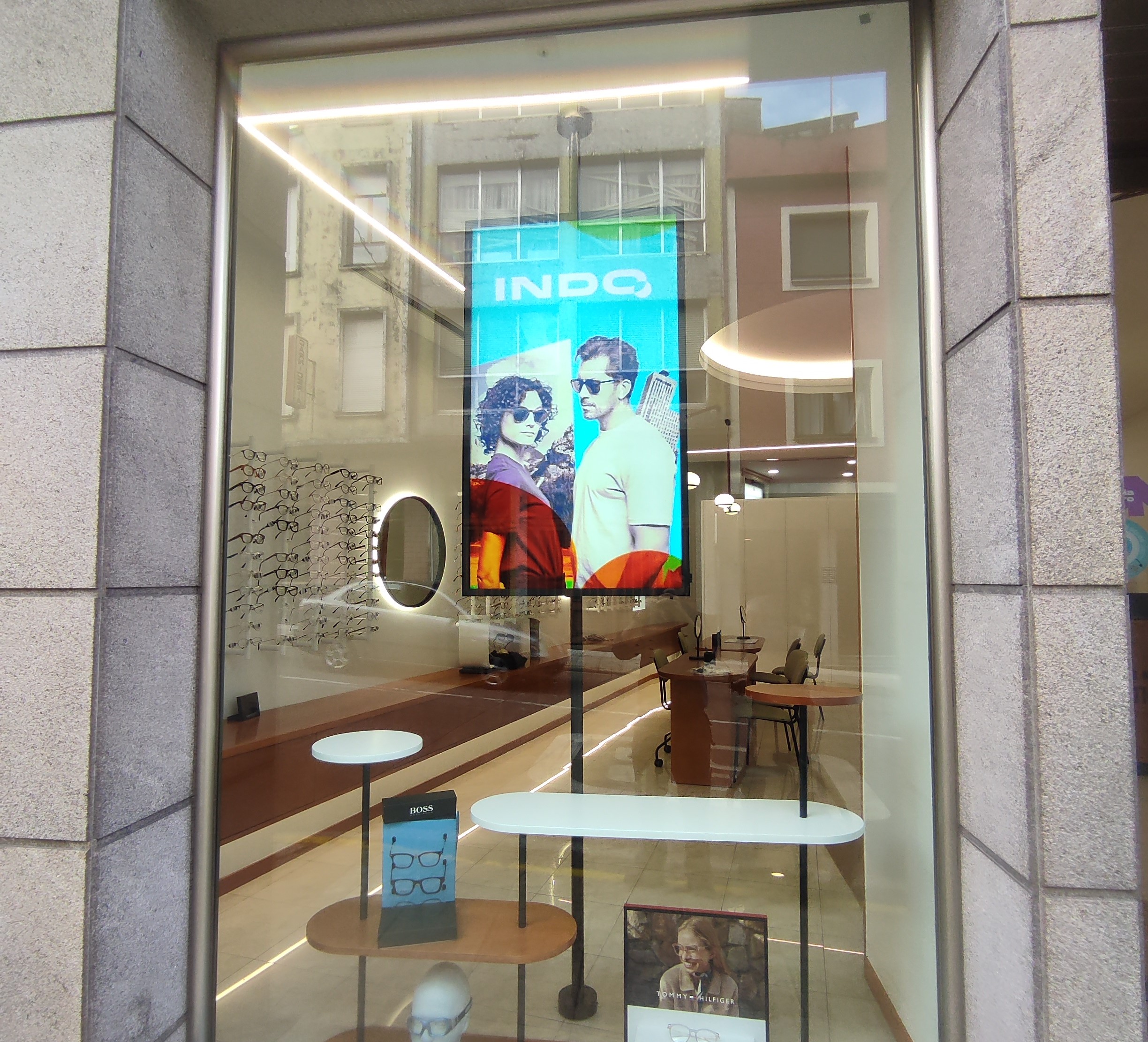 Fabricación y venta de Pantalla de escaparate - DIPALED