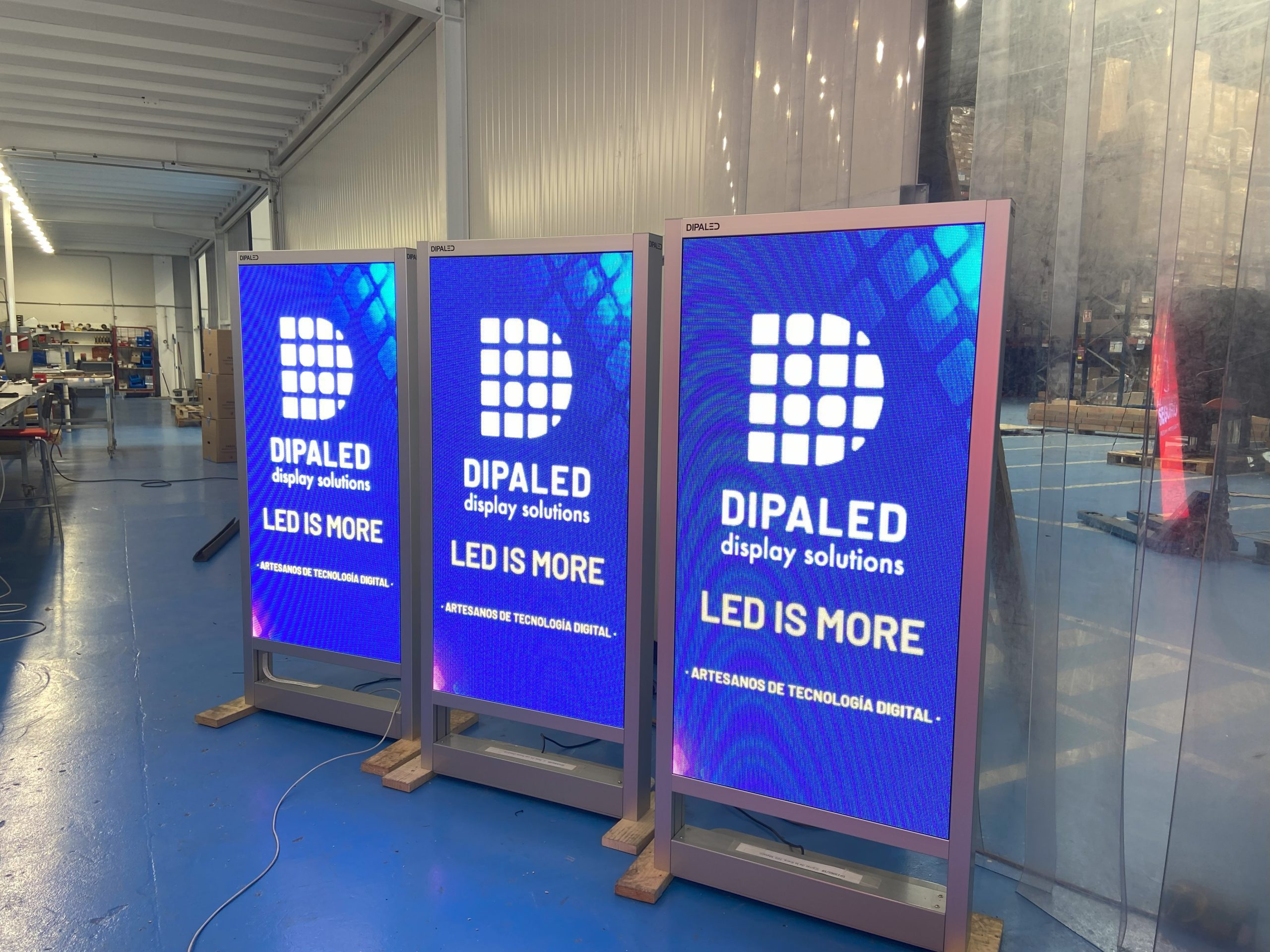 Fabricación y venta de Tótems / Mupi exterior - DIPALED