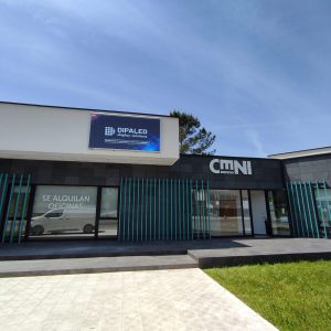 pantalla exterior galicia anclada en pared led digital publicidad dipaled